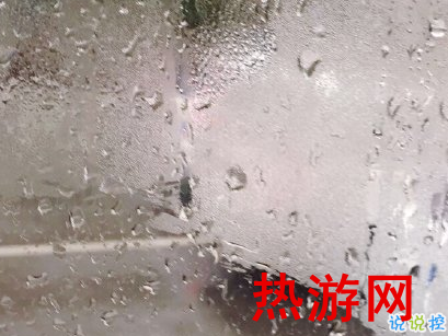 下雨天说说伤感迷茫句子 哀伤就像一阵又一阵的雷雨2